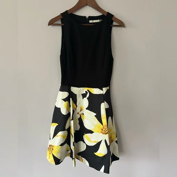 Alice + Olivia Kourtney Box Pleat Dress, Blooming Magnolia Print/Black, Size 6 - Picture 4 of 9